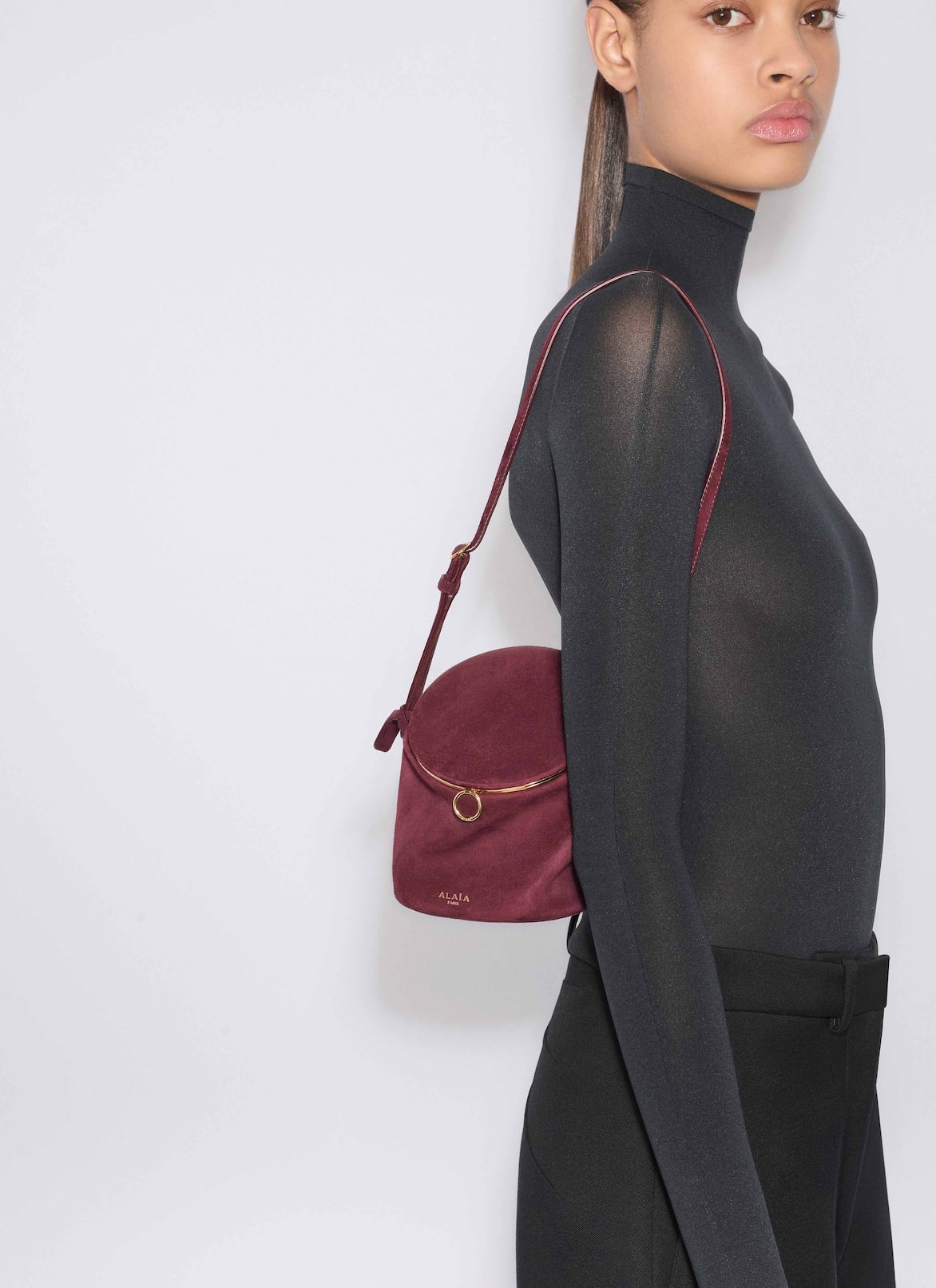 LA CANETTE SMALL BAG IN SUEDE GOATSKIN ALAÏA GARNET RED LA CANETTE SMALL BAG IN SUEDE GOATSKIN